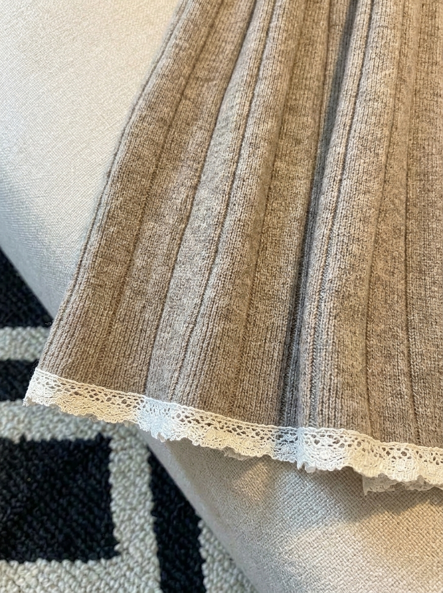 Sweet Lace Trim Pleated A-Line Knit Skirt for Women - Image 4