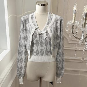 Women's Retro Diamond Knit Cardigan and Vest Two-Piece Set with Waist-Defined Fit